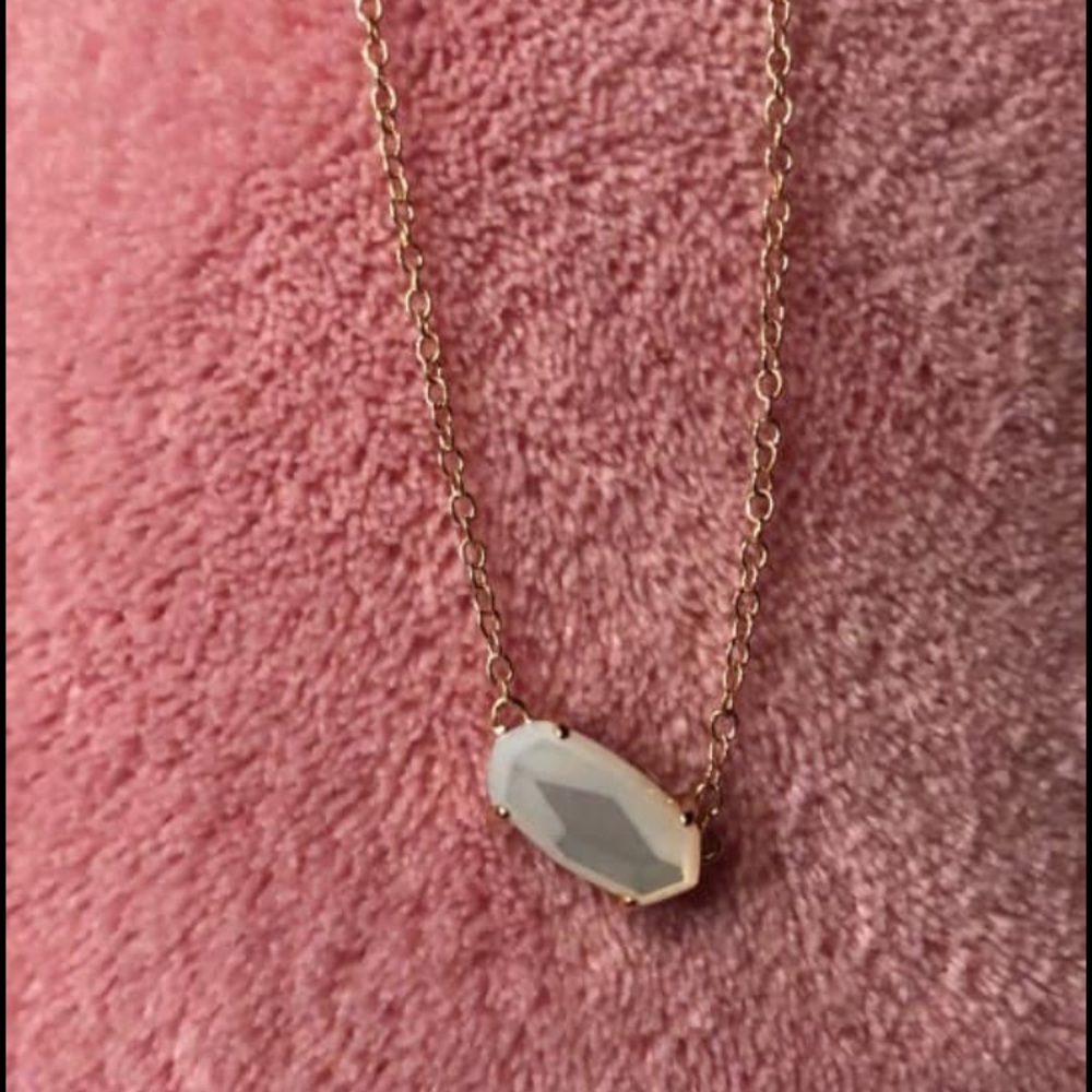 Kendra Scott necklace